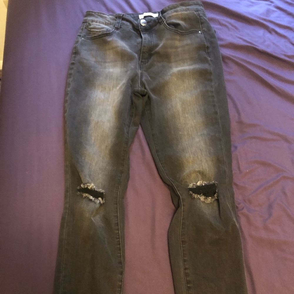 Distressed skinny jeans